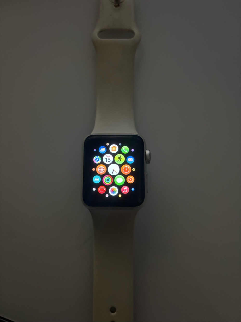 Apple Watch does NOT include watch band